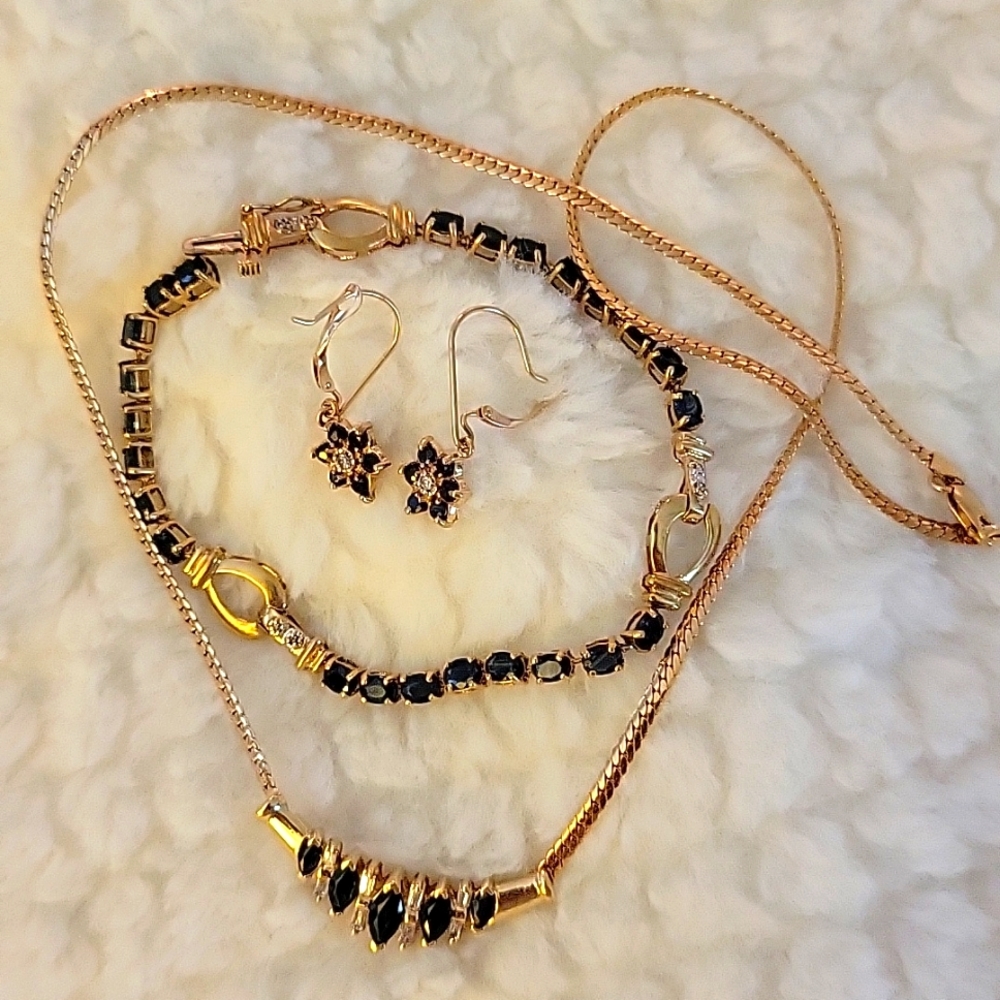 Jewelry set, necklace, tennis braclet and earrings. DIAMONDS AND SAPPHIRES